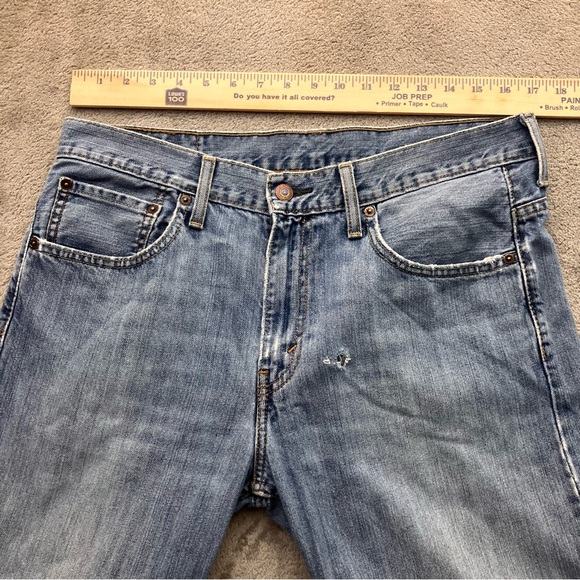 Levi’s 569 Light Wash blue denim distressed Men’s Size 32x32 - Picture 8 of 10